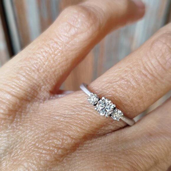 Engagement ring. 14K White gold ring with 0.53ct' Lab-Created diamonds. - Picture 10 of 10
